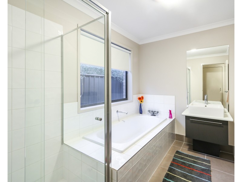 17 Saltbush Street, Jackass Flat VIC 3556