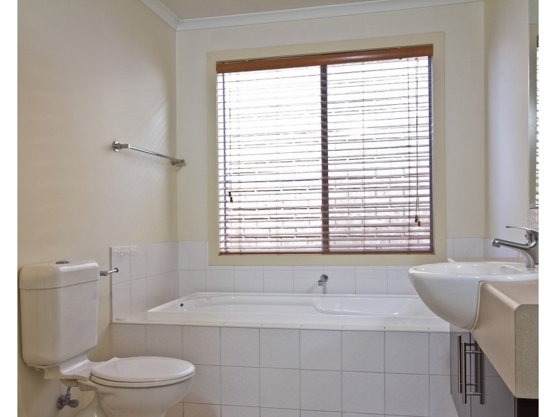 6 Mias Way, Epsom VIC 3551