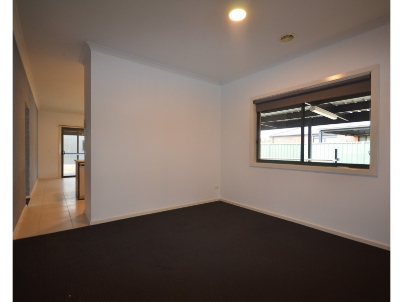 2 Deharl Court, Ascot VIC 3551