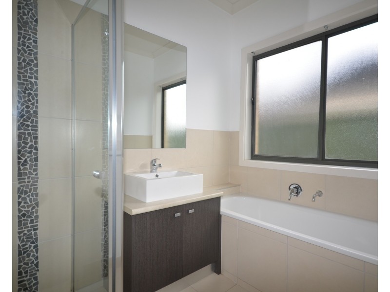 2 Deharl Court, Ascot VIC 3551