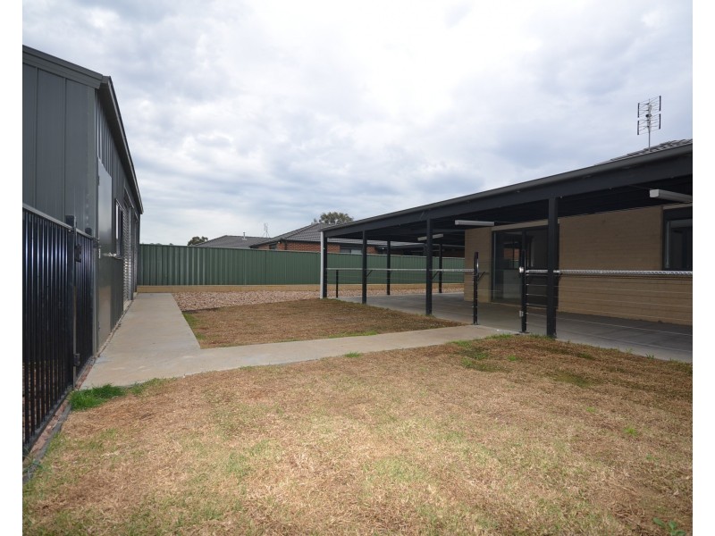 2 Deharl Court, Ascot VIC 3551