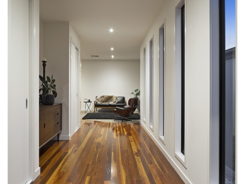 1/27 Cousins Street, Strathdale VIC 3550