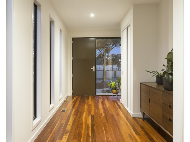 1/27 Cousins Street, Strathdale VIC 3550