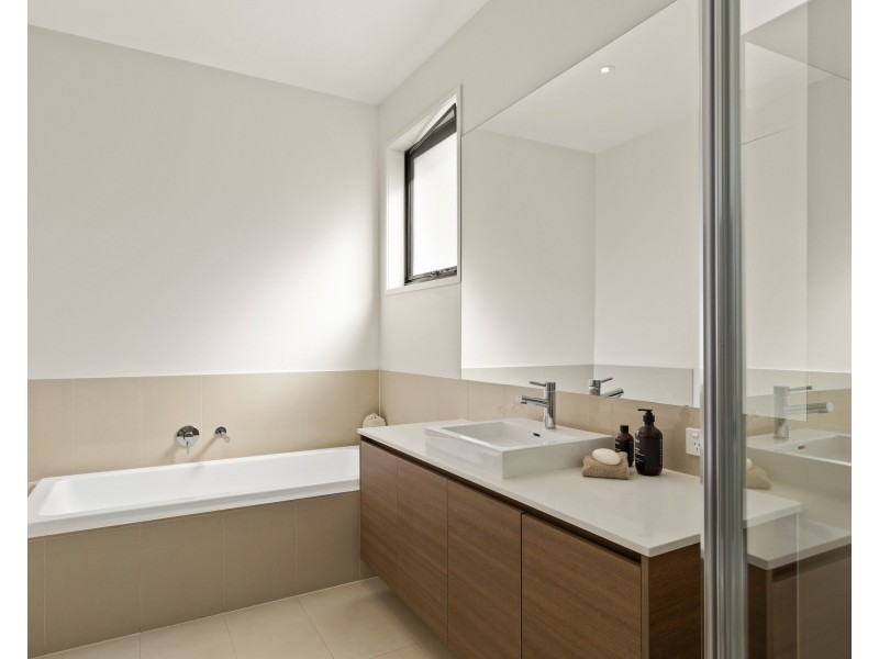 1/27 Cousins Street, Strathdale VIC 3550