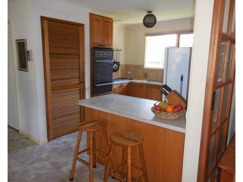 16 Peel Street, Quarry Hill VIC 3550