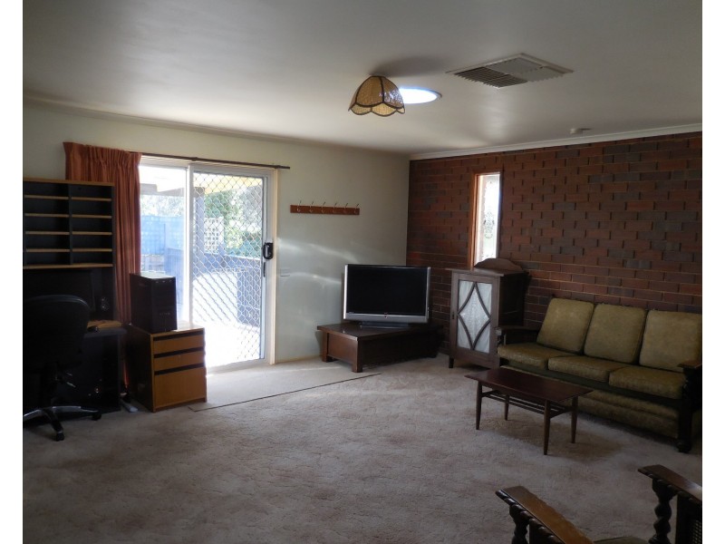 16 Peel Street, Quarry Hill VIC 3550