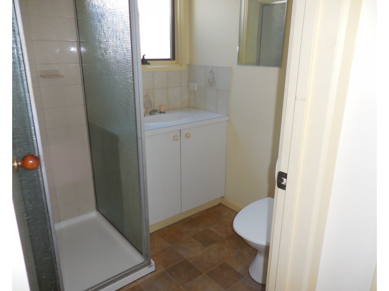 16 Peel Street, Quarry Hill VIC 3550