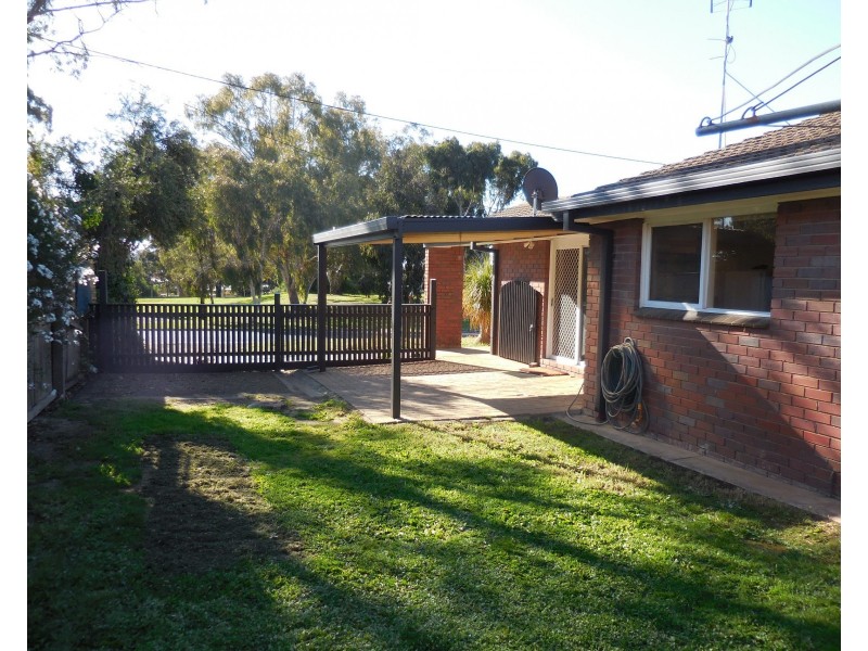 16 Peel Street, Quarry Hill VIC 3550