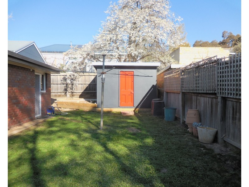 16 Peel Street, Quarry Hill VIC 3550