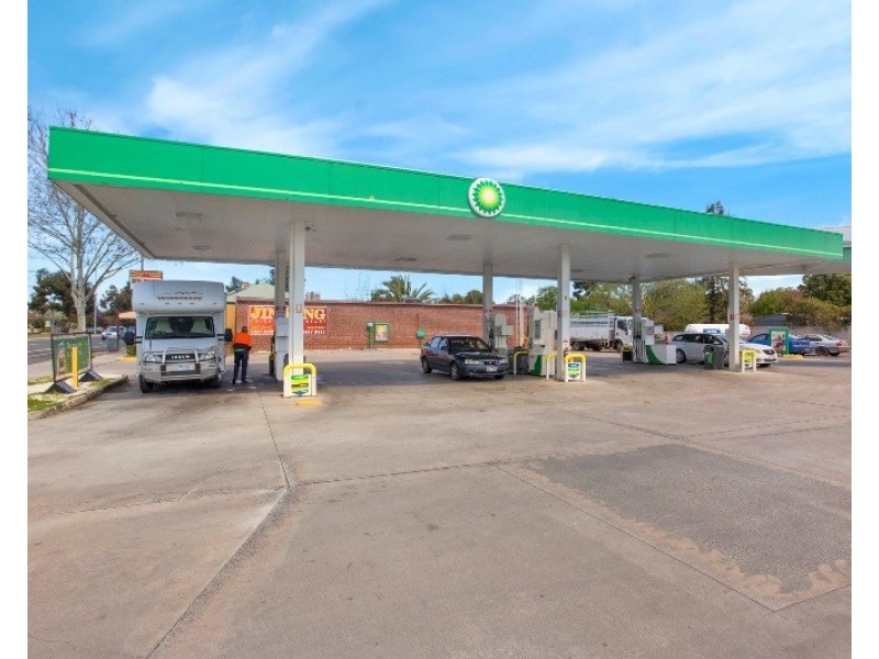 172 High Street, Kangaroo Flat VIC 3555