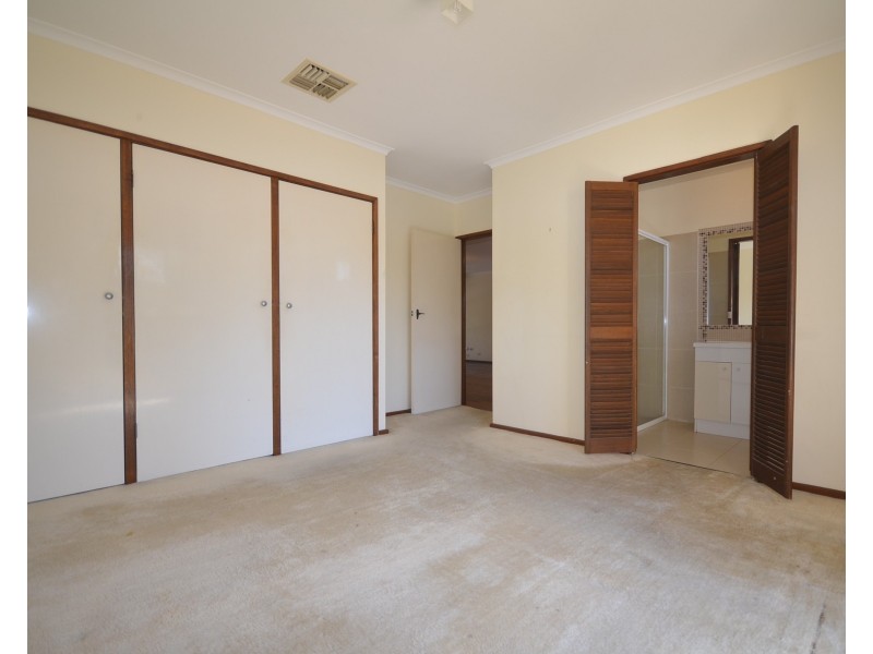 2 Herbert Avenue, Kennington VIC 3550