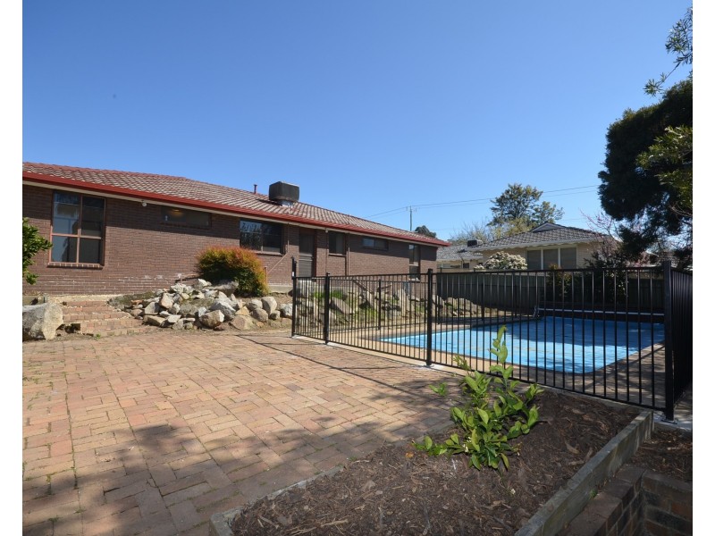 2 Herbert Avenue, Kennington VIC 3550