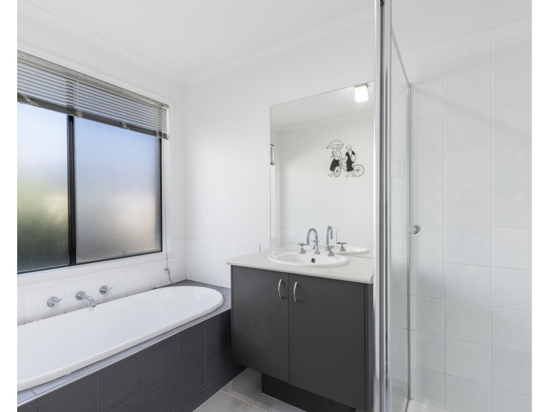 33 Ambrosia Rise, Epsom VIC 3551