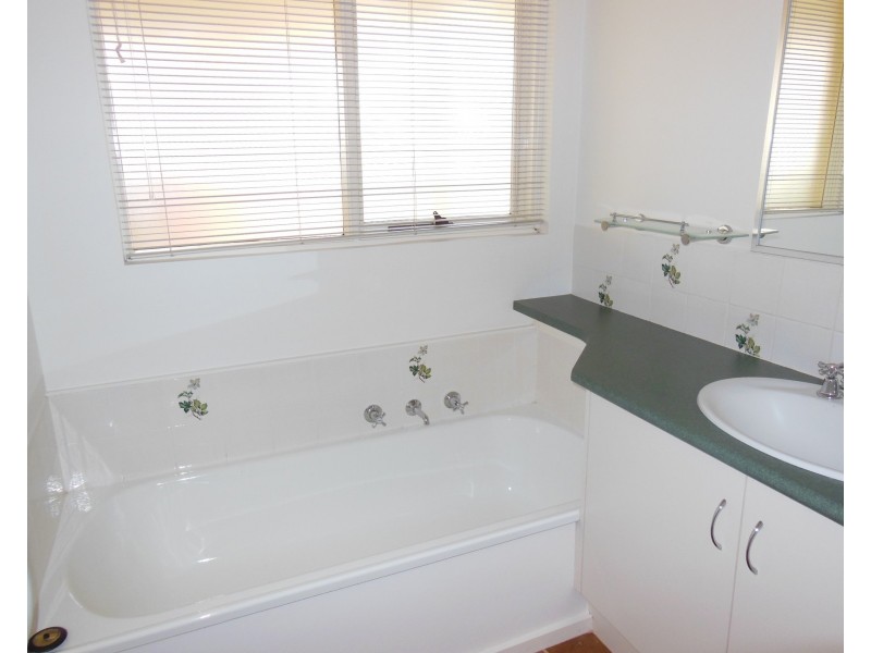 9 Oxford Terrace, Strathdale VIC 3550