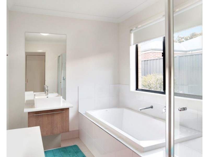 75 Kingston Drive, Eaglehawk VIC 3556