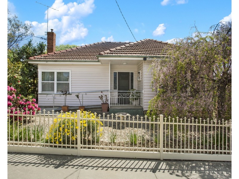 12 Weatherall Street, California Gully VIC 3556