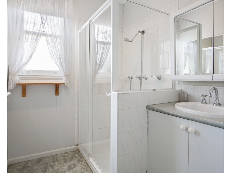 12 Weatherall Street, California Gully VIC 3556