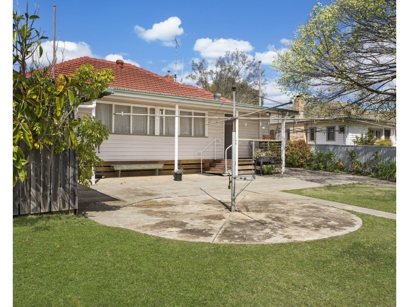 12 Weatherall Street, California Gully VIC 3556