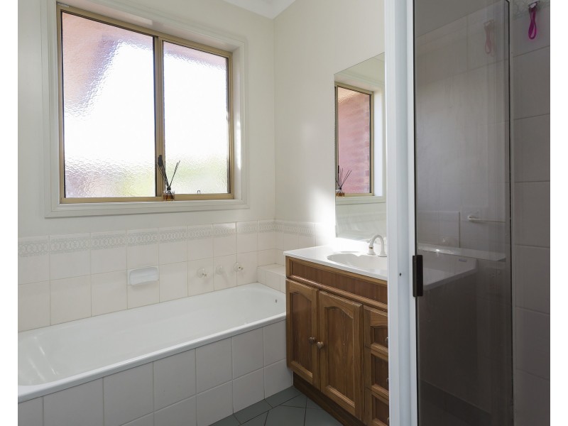 1/100 St Aidans Road, Kennington VIC 3550