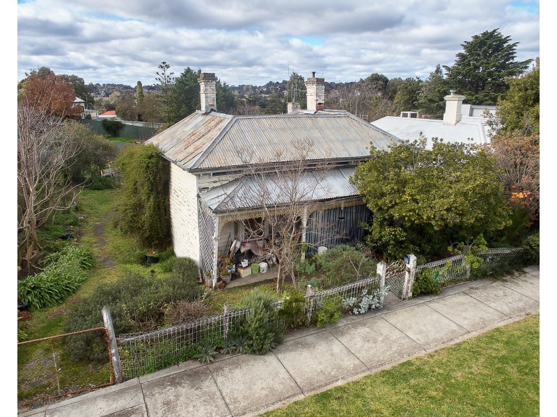 19 Reginald Street, Quarry Hill VIC 3550