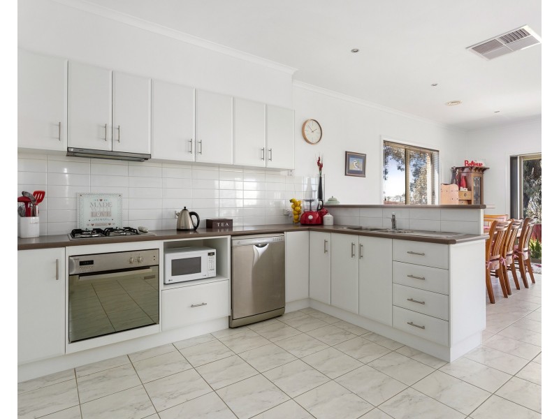 3B Kinrap Street, Kangaroo Flat VIC 3555