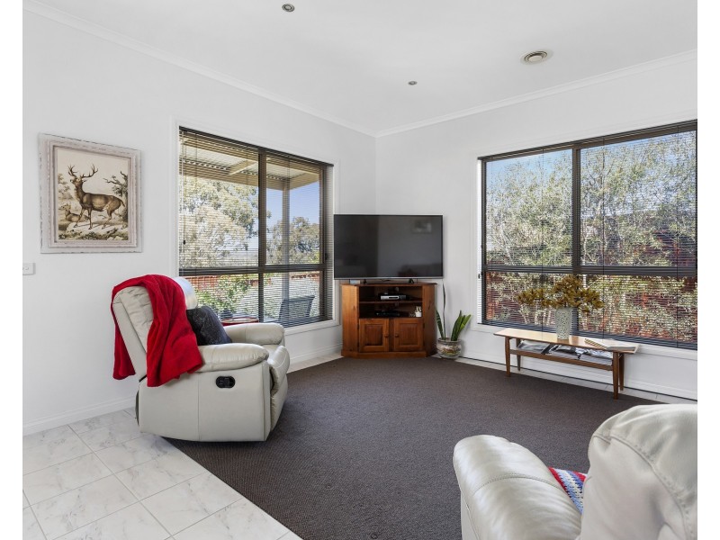 3B Kinrap Street, Kangaroo Flat VIC 3555