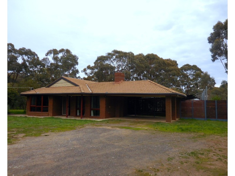 6 Nation Court, Ascot VIC 3551