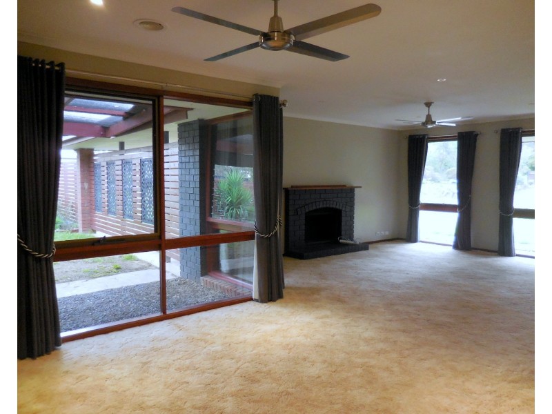 6 Nation Court, Ascot VIC 3551