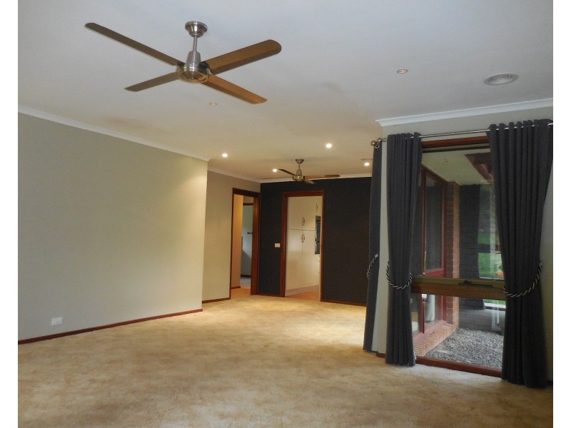 6 Nation Court, Ascot VIC 3551