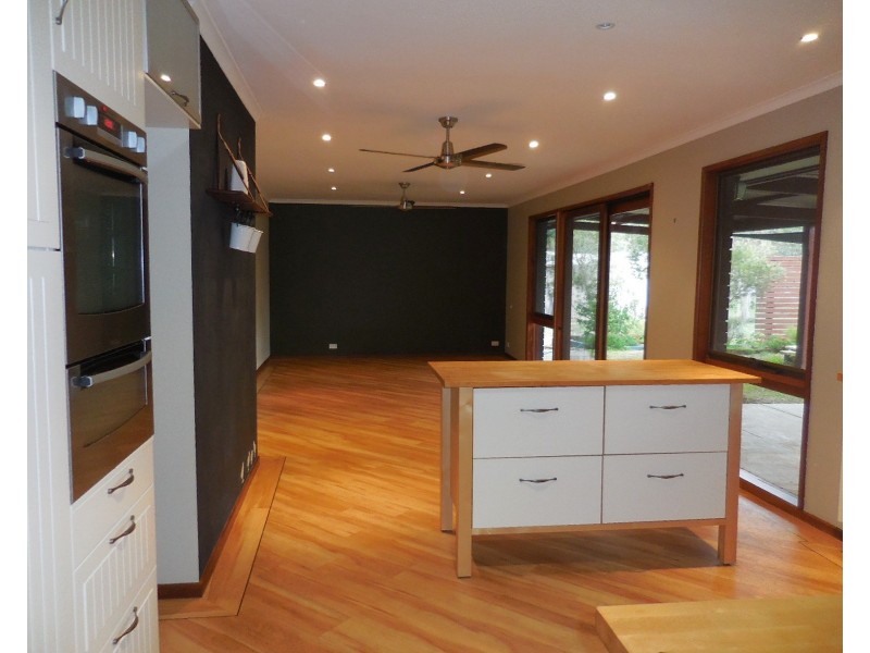 6 Nation Court, Ascot VIC 3551