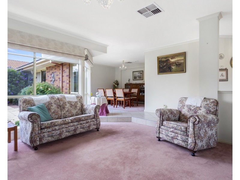 10 Alpina Place, Kangaroo Flat VIC 3555