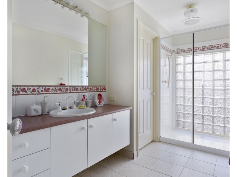 10 Alpina Place, Kangaroo Flat VIC 3555