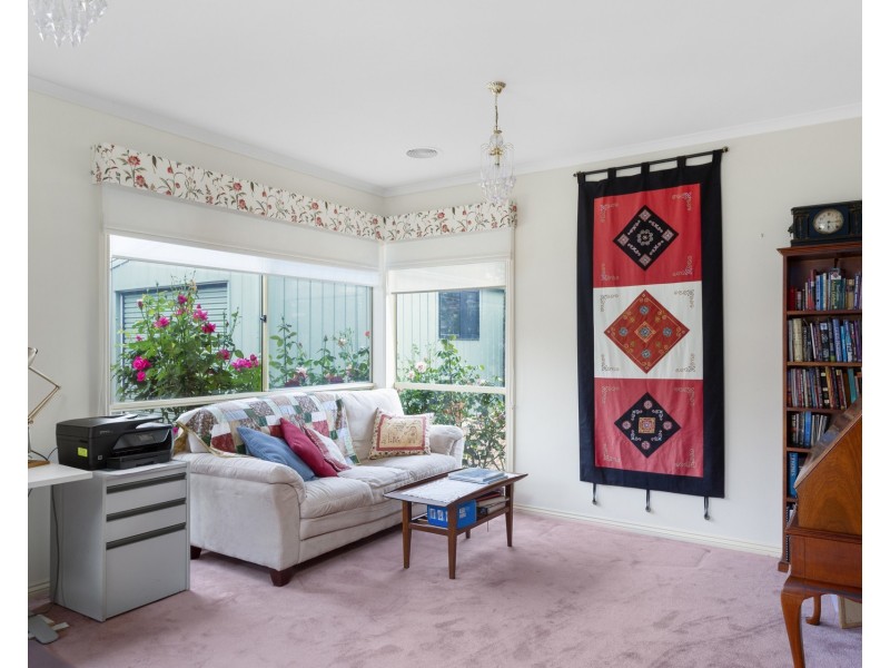 10 Alpina Place, Kangaroo Flat VIC 3555