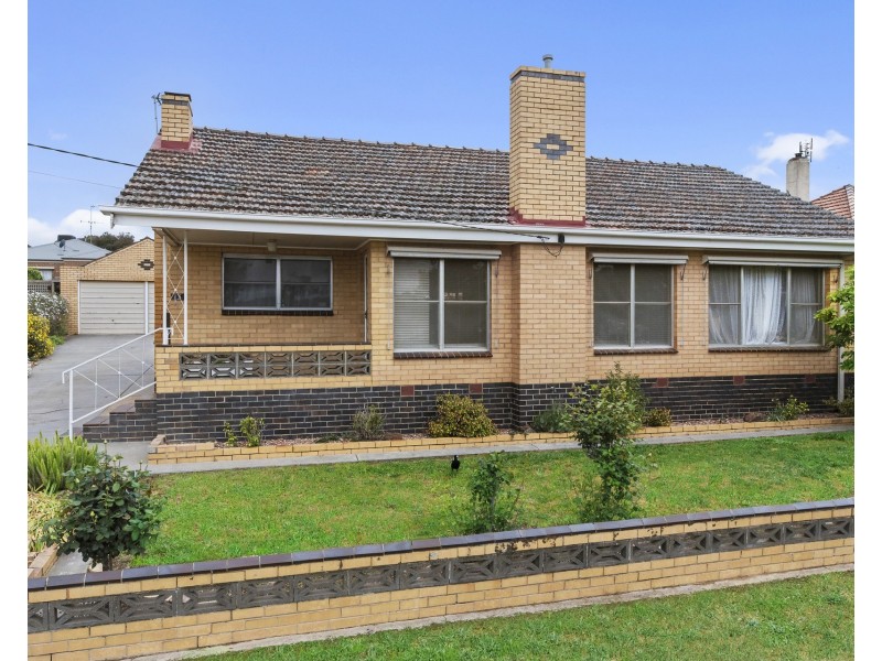 13 Archer Street, Kangaroo Flat VIC 3555
