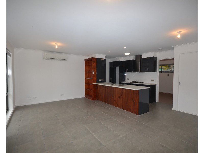 12A Hammer Street, Flora Hill VIC 3550