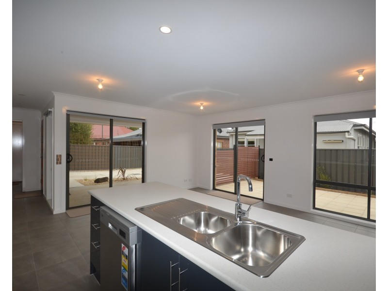12A Hammer Street, Flora Hill VIC 3550