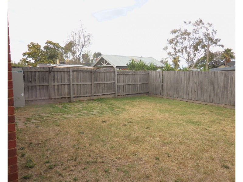 5 School Street, California Gully VIC 3556