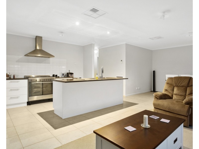 242 Station Street, Epsom VIC 3551