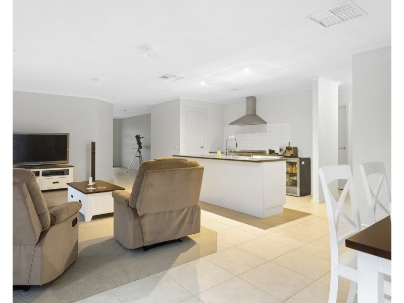 242 Station Street, Epsom VIC 3551
