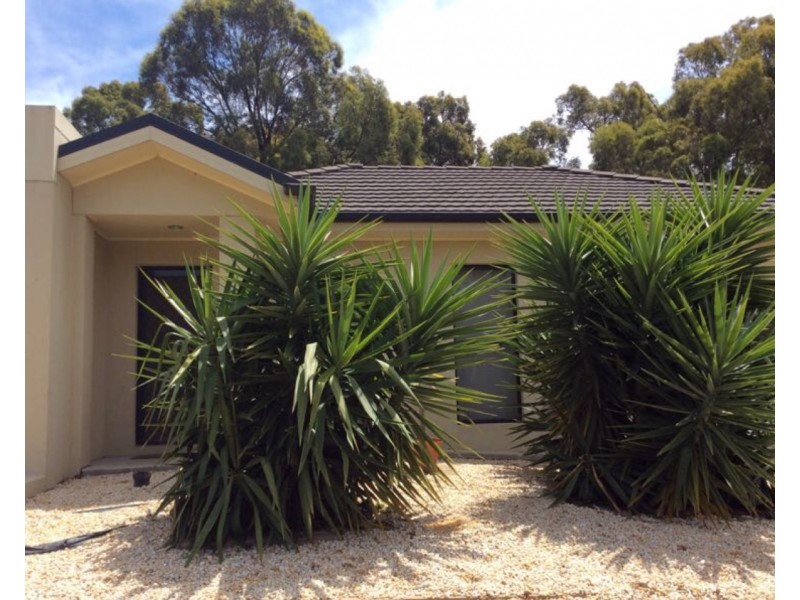 7B Cardogen Place, Kennington VIC 3550