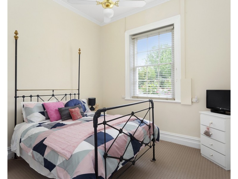 2 Myrnong Court, Kangaroo Flat VIC 3555