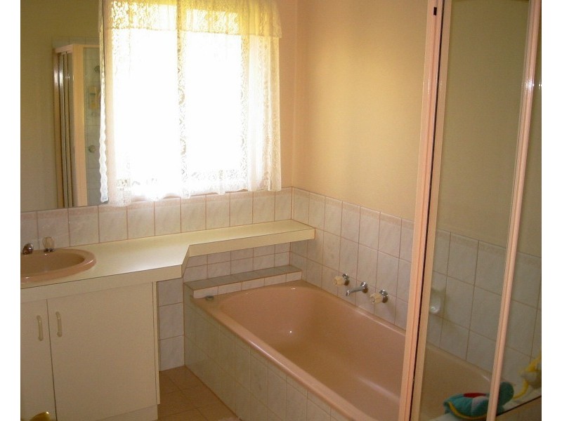 6 Benjamin Court, Flora Hill VIC 3550