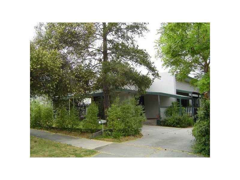 22 Clarence Avenue, Kennington VIC 3550