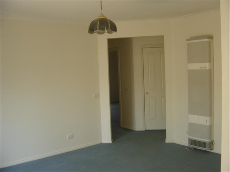 16 Jeffrey Avenue, Flora Hill VIC 3550