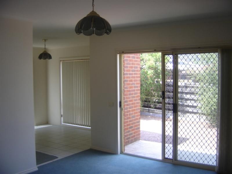 16 Jeffrey Avenue, Flora Hill VIC 3550