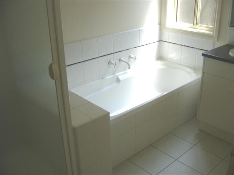 16 Jeffrey Avenue, Flora Hill VIC 3550