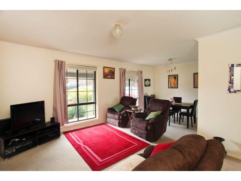 2/12 Langford Court, Strathdale VIC 3550