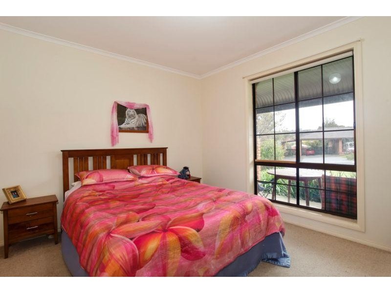 2/12 Langford Court, Strathdale VIC 3550