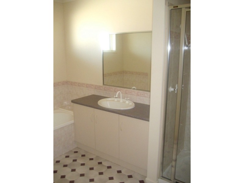 3 Commins Place, Flora Hill VIC 3550