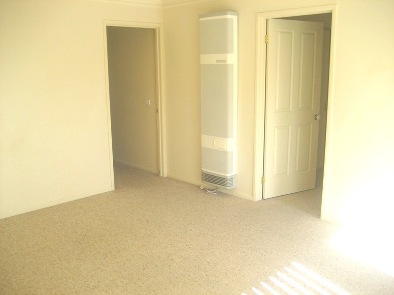 1 Commins Place, Flora Hill VIC 3550